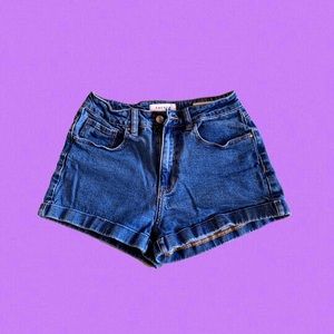 Dark wash mom shorts!!☯️